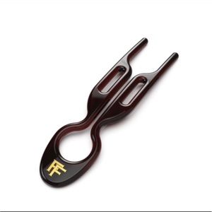 1 Fiona Franchimon No1 brown hair pin
